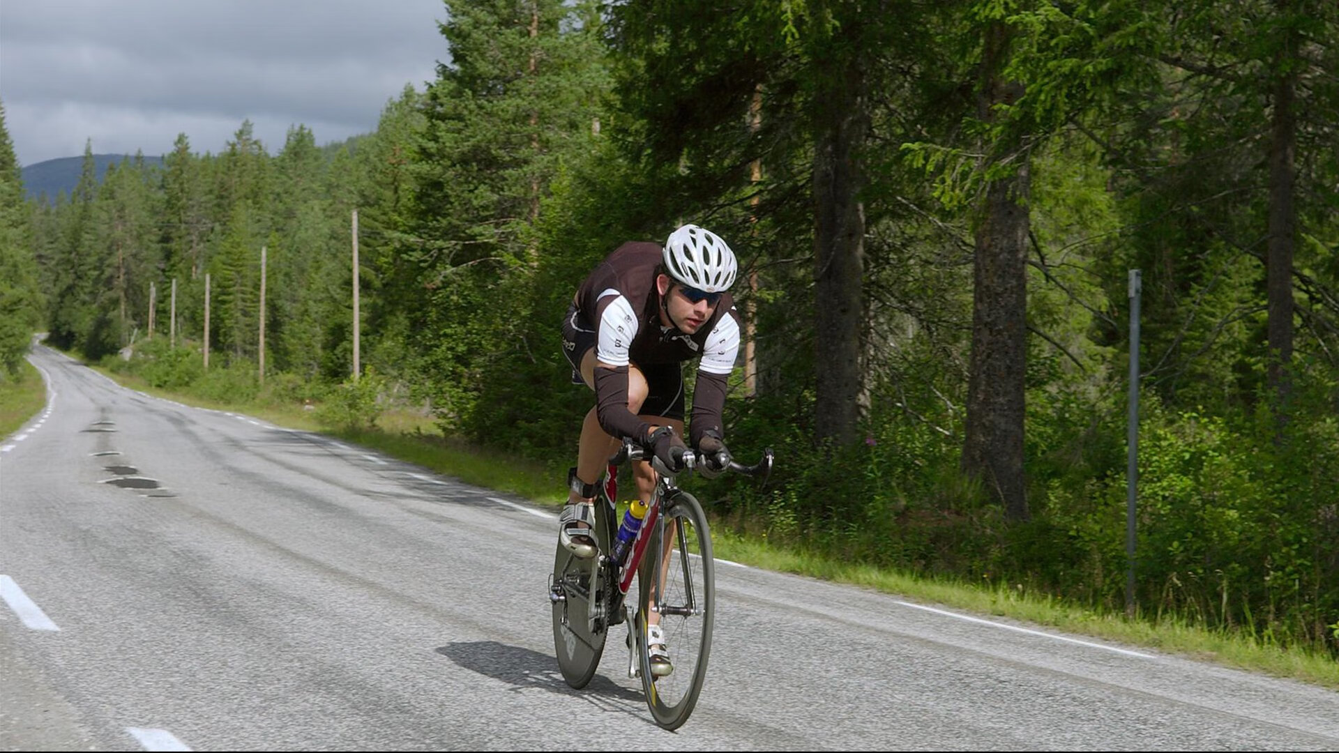 国际户外攀爬比赛，勇攀高峰的勇者之战，户外综合攀爬器材